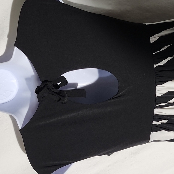 New Directions Bold Zebra Print Dress with Pink Flower | Size 4 - Picture 6 of 7